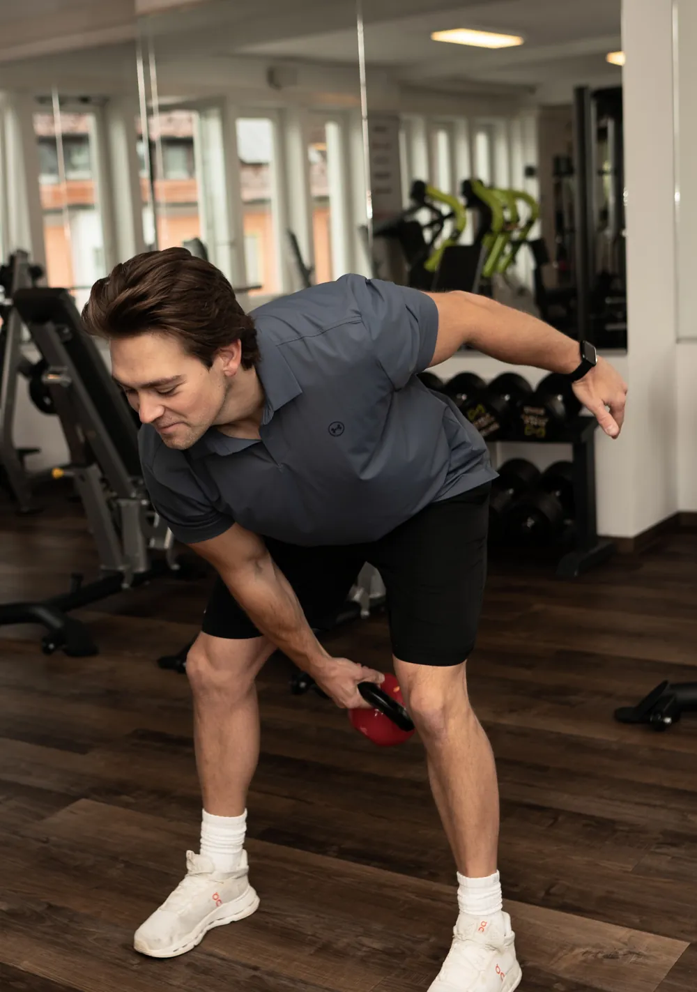 Markus Butusow bei einer Übung mit der Kettlebell, Farbfassung