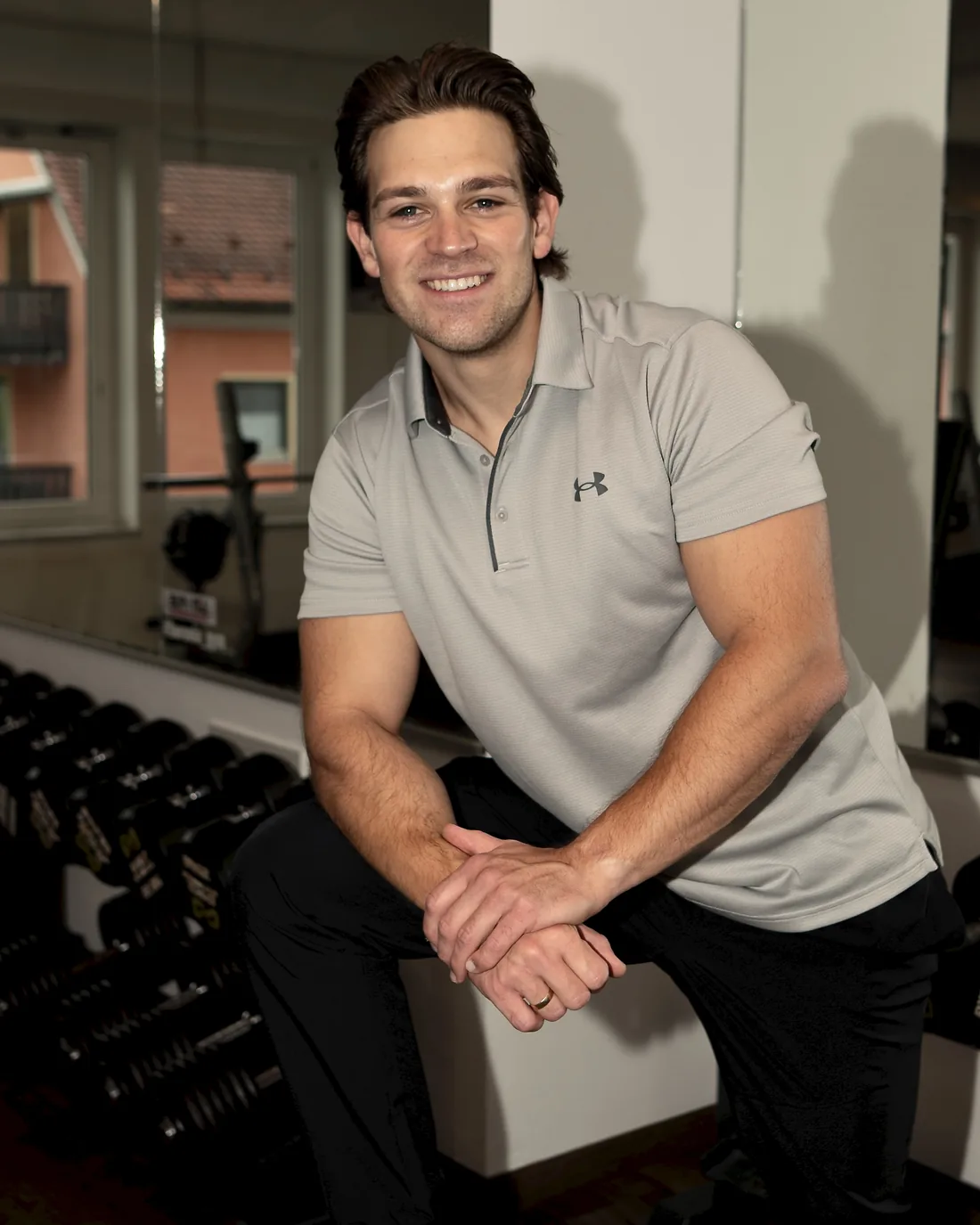 Markus Butusow, Personal Trainer in Kaufbeuren, lächelnd im Studio